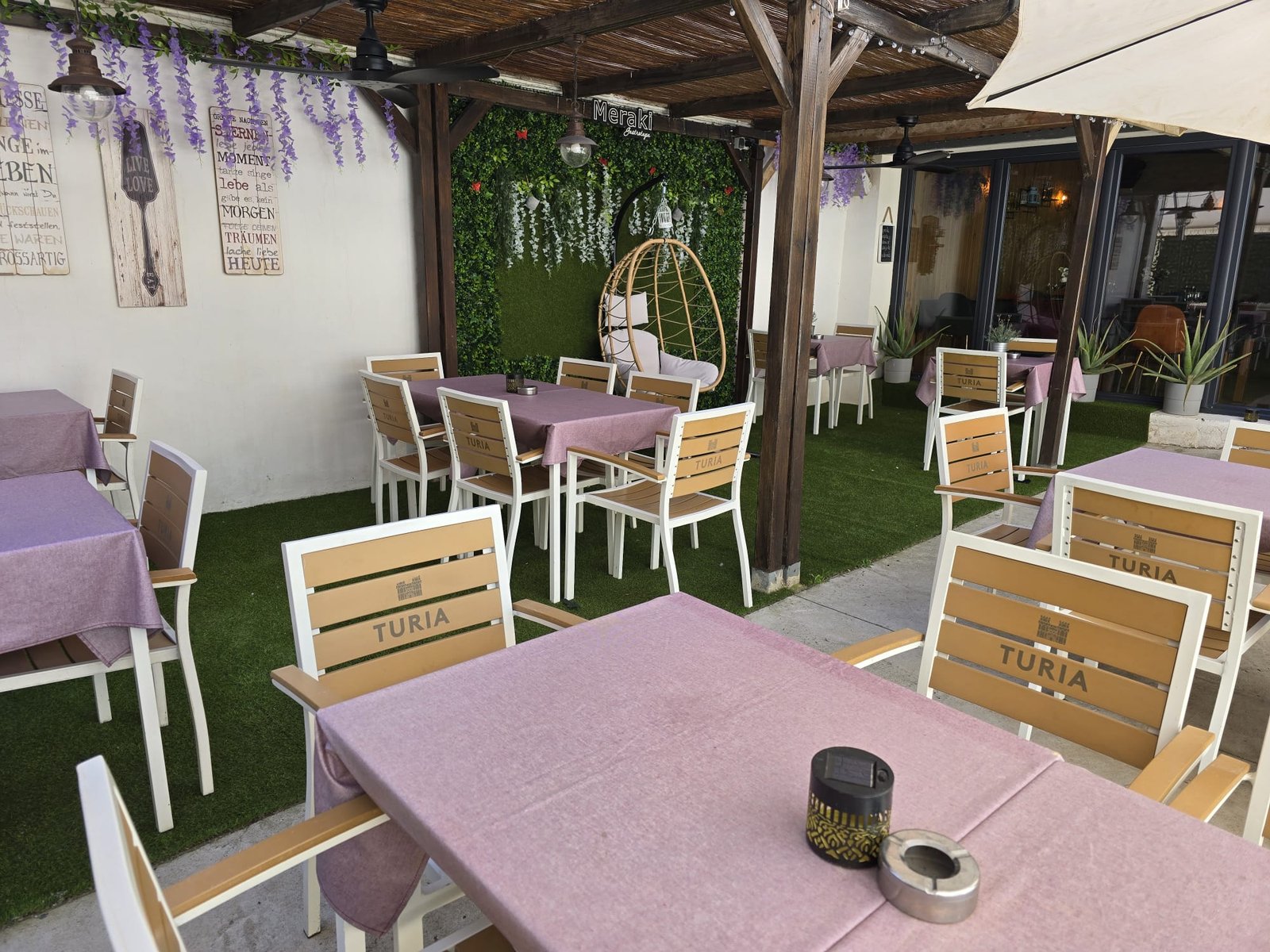 Terraza Meraki Gastrotapa - Mesas exteriores